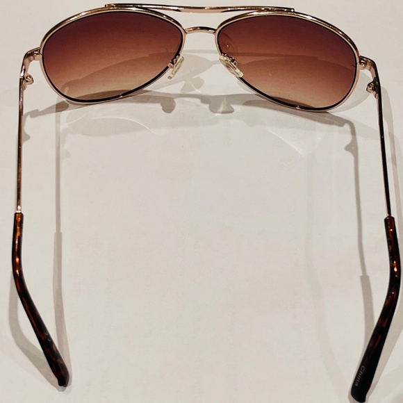 Jessica Simpson Iconic Metal UVA and UVB Protective Aviator Sunglasses - Picture 10 of 13